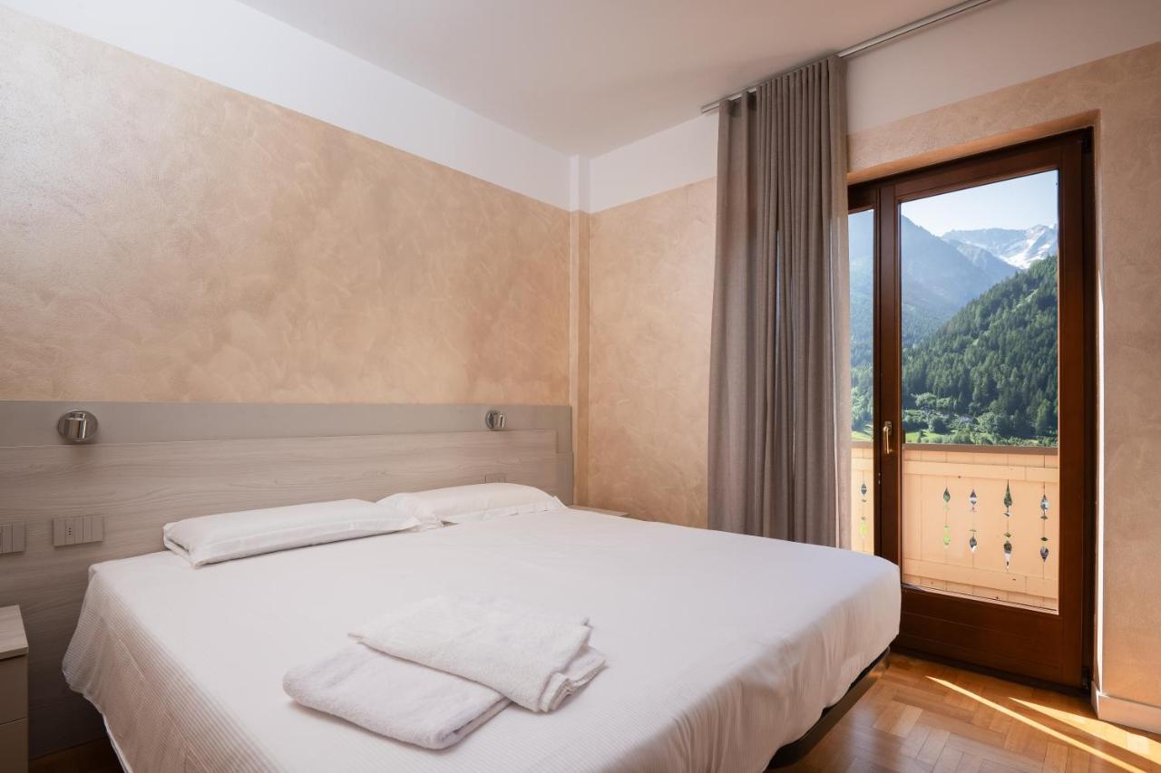 Hotel Vezza Alpine Lodge & Spa เวซซาโดโญ ภายนอก รูปภาพ