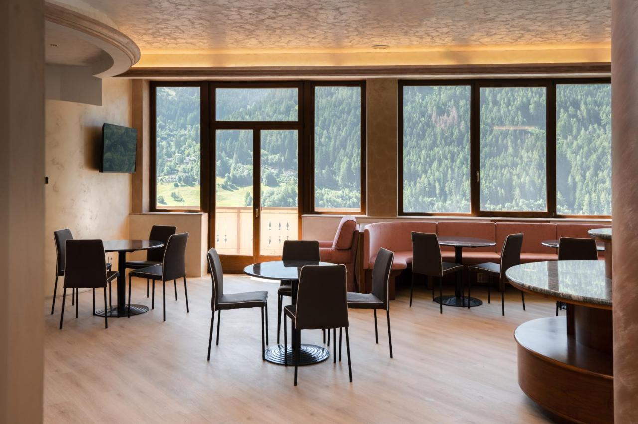 Hotel Vezza Alpine Lodge & Spa เวซซาโดโญ ภายนอก รูปภาพ